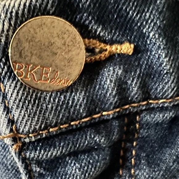 BKE. Distressed Jean shorts - Picture 3 of 6